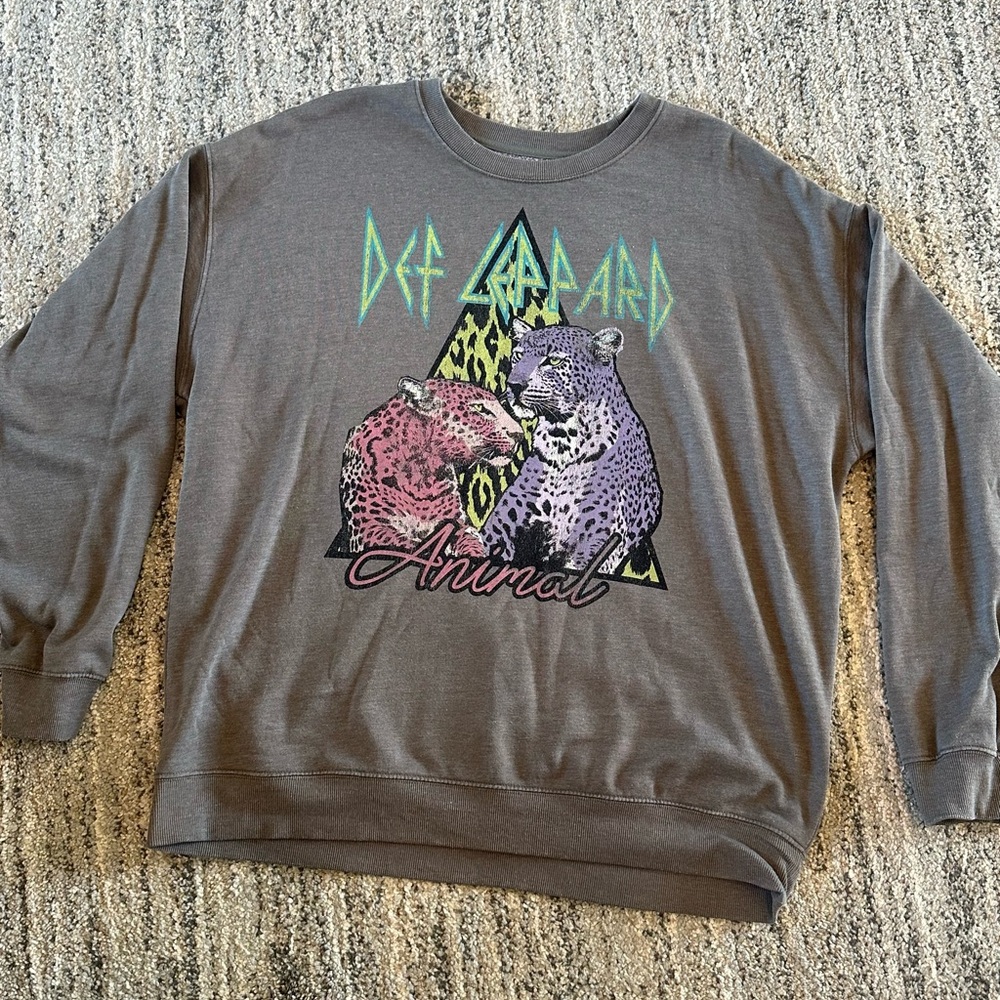 Def Leppard Animal Oversized Gray Graphic Crewneck Long Sleeve L/XL